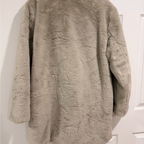 Zara Women's Cozy Faux Fur Coat size medium - Picture 4 of 4